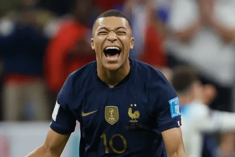La burla de Kylian Mbappé tras el penal errado por Harry Kane que se volvió viral