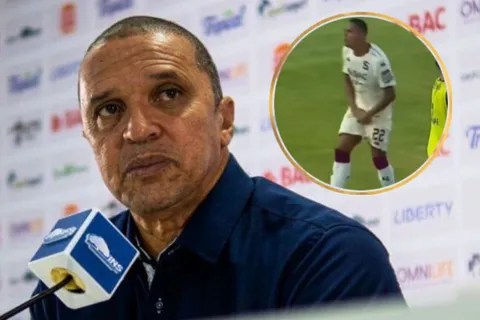 Erick Lonnis liquida a Jorkaeff Azofeifa y acepta el castigo por su gesto obsceno en Saprissa: "Tiene que aprender"