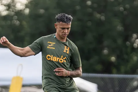 Kervin Arriaga habló en su llegada a Honduras.