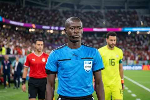 ¿Quién es el árbitro de Irak vs. Noruega en el Mundial 2026? Perfil y antecedentes de Pierre Atcho