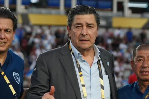 Salto confirmado: dos figuras de Guatemala reciben la noticia que celebra Luis Fernando Tena tras la Copa Oro