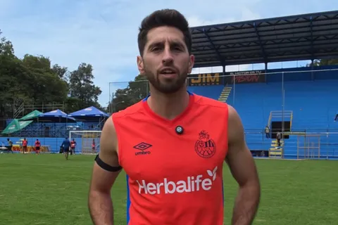El gesto de Nicolás Samayoa con el que se comienza a ganar el cariño de la afición de Municipal