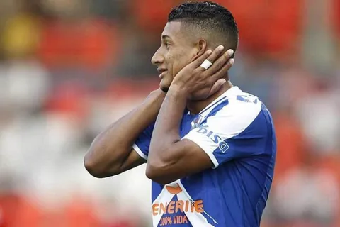 Bryan Acosta pudiera salir de Tenerife antes que cierre el mercado