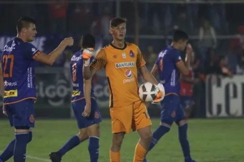 Nicholas Hagen se sigue destacando con Municipal