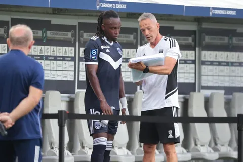 Alberth Elis debuta en la Segunda División de Francia con el Burdeos