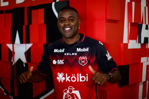 Joel Campbell se acerca a Alajuelense.