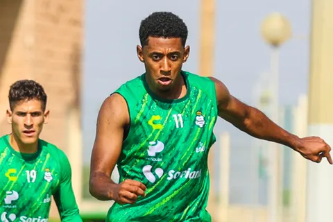 Choco Lozano responde a las críticas que recibió tras debutar con Santos Laguna
