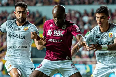 Saprissa y Herediano muy complicados.