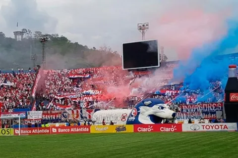 Fanáticos de Olimpia molestos con el club tras ser descalificados en Liga Concacaf