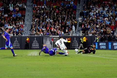 Así reaccionaron los hinchas de Argentina en redes tras el gol de Manfred Ugalde