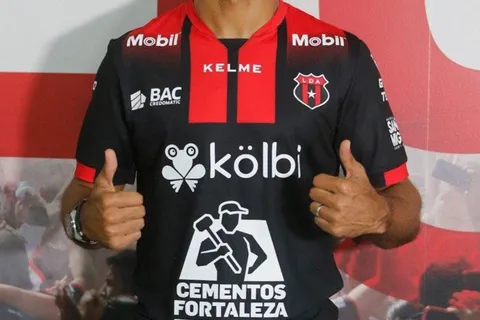 Alajuelense confirma la llegada de un delantero