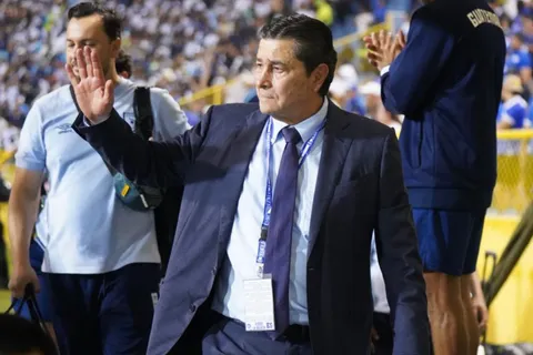 "Vuelve": aseguran el regreso a Guatemala que Luis Fernando Tena escondía para jugarse la clasificación al Mundial 2026
