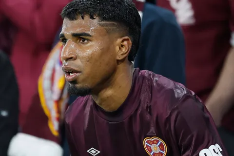 Sigue la pesadilla: Hearts pagó caro otro error de Gerald Taylor que generó burlas en Escocia