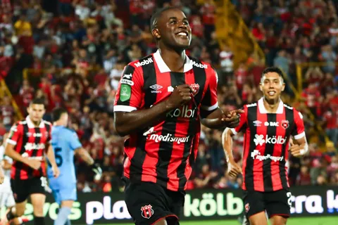 Joel Campbell anotó su primer gol con Alajuelense