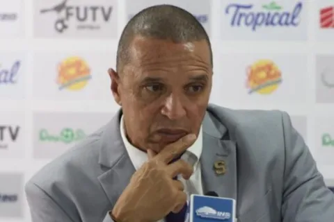 Erick Lonnis lanzó una advertencia.