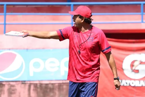 José Cardozo espera dar un golpe de autoridad en su regreso a Municipal