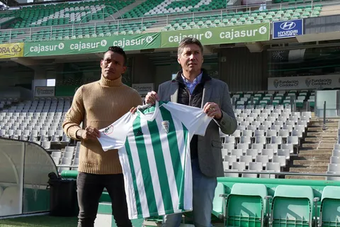 Luis Garrido fue presentado oficialmente en Córdoba de España