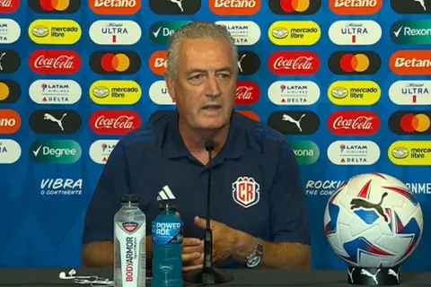 Gustavo Alfaro habló en la previa al partido con Paraguay.