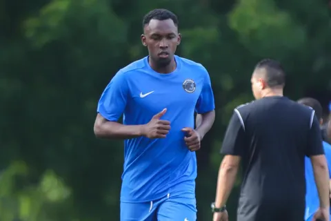 Cuatro equipos extranjeros se interesan en Alberth Elis