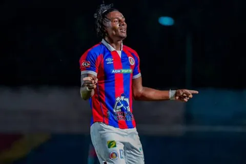 Edgar Medrano, con un pie fuera de FAS: el archirrival que ofertó para robárselo en medio del Torneo Clausura 2026