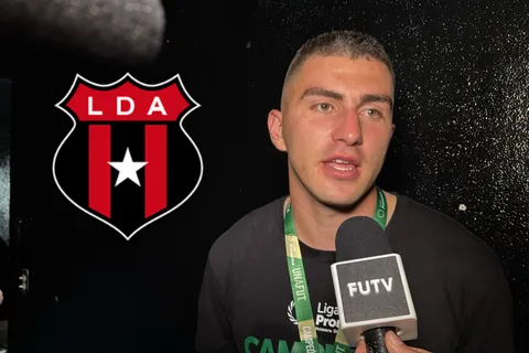 Daga a Alajuelense: Fernán Faerron se burla de un histórico de la Liga en medio de la celebración por la 30