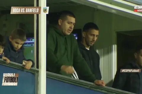 Mariano Torres compartió con Juan Román Riquelme en partido de Boca Juniors