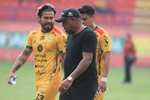 Marquense ya lo sabe: Fedefut escuchó al TAS y tomó una drástica decisión que impacta a Hernán Medford en Guatemala