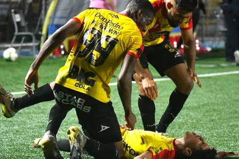 Herediano vence a Saprissa y se corona campeón en su centenario