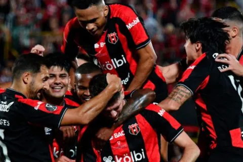 Alajuelense y una fuerte indirecta a Saprissa.