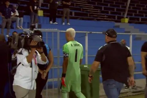 Keylor Navas tuvo un gesto que no gustó. (Foto: Captura de Pantalla)