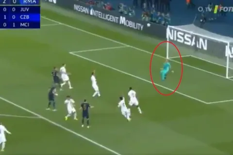 Era un golazo de Bale ‘bañando’ a Keylor, pero el VAR salvó al tico
