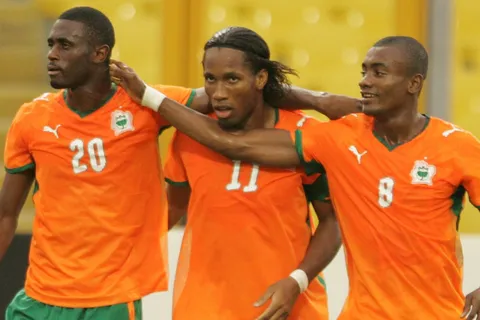 Cuando la selección de Costa de Marfil, liderada por Didier Drogba logró detener una guerra