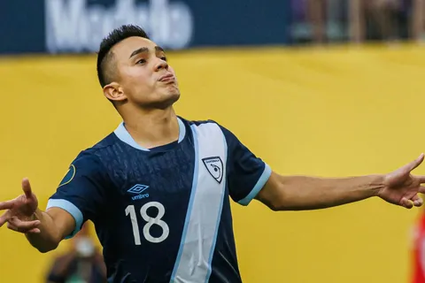 “Es el elegido”: Óscar Santis recibe el mensaje internacional que impacta en Guatemala