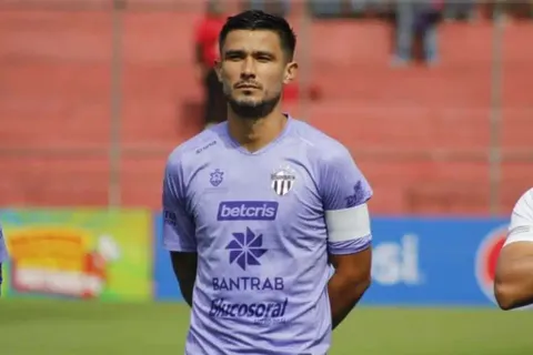 José Mena se siente privilegiado por estar en Municipal