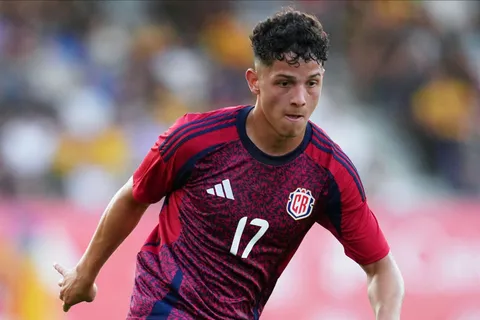 Warren Madrigal sufrió una grave lesión ante Surinam.