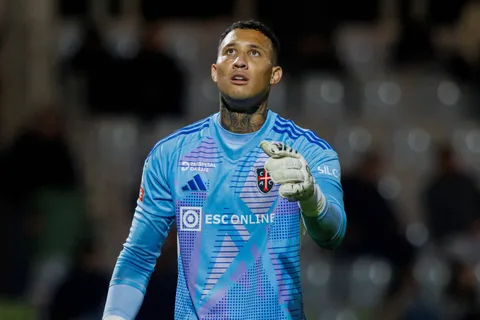 Patrick Sequeira con la camiseta de Casa Pia.