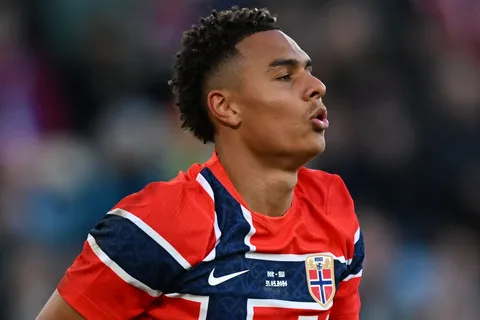 ¿Por qué no juega Antonio Nusa en Noruega vs. Inglaterra por los cuartos del Mundial 2026?