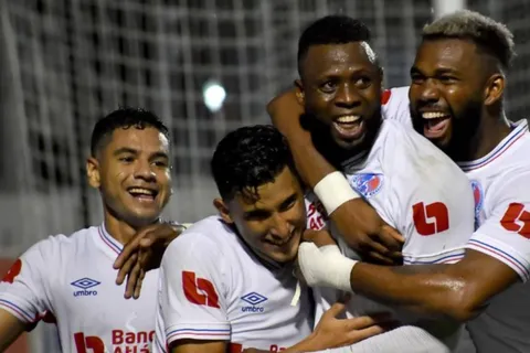 Uno de los goleadores de Olimpia sufre grave lesión