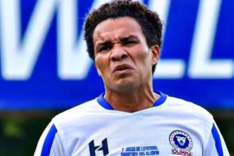 Rambo de León impactaría a toda Honduras fichando por histórico club a sus 45 años: "Tiene mucho que dar"