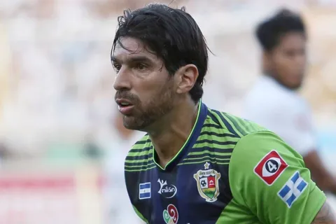 "Loco" Abreu habló sobre la posibilidad de ser entrenador en El Salvador
