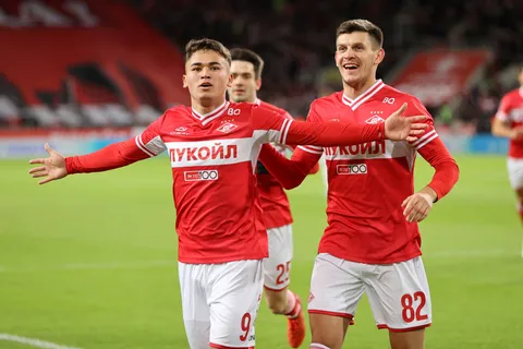 Manfred Ugalde rompe una nueva marca y se mete en el Top 3 de Rusia