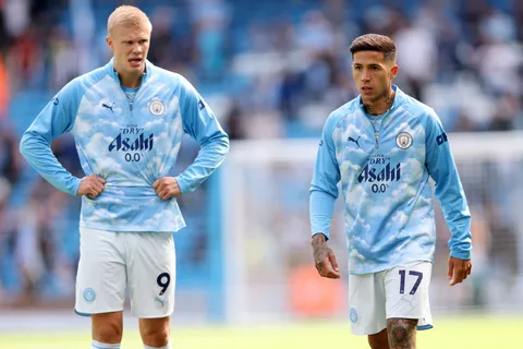 Haaland y Enzo Fernández, figuras del Manchester City.
