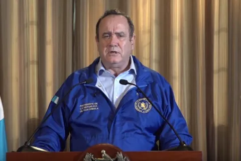 Alejandro Giammattei cierra playas y lagos: "En semana santa nadie debe salir a pasear"