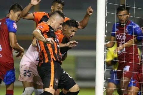 Cadena internacional se burla del FEO gol en el clásico cuscatleco