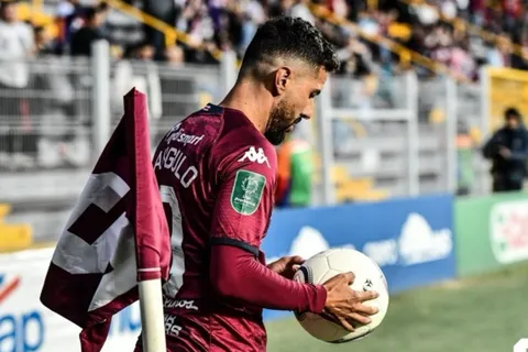 Se olvida de Saprissa: Marvin Angulo toma una decisión que desilusiona a los morados mientras define su futuro