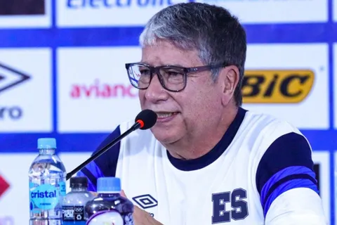 "Se paso de página": Bolillo Gómez toma dura decisión con una figura de El Salvador camino al Mundial 2026