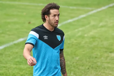 Crece la polémica con Aaron Herrera: la foto que no le gustará a la afición de Guatemala