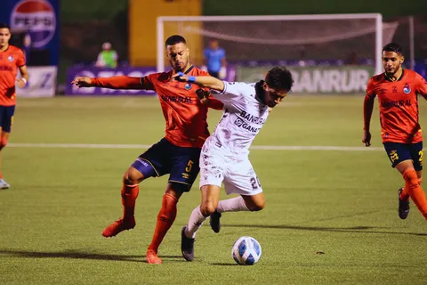 Municipal vs Comunicaciones: a qué hora juegan hoy y canal del Clásico 330 | Liga Nacional de Guatemala