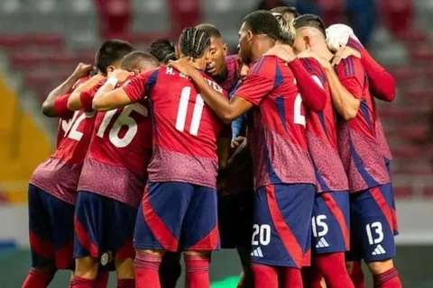 Se queda sin equipo: un legionario de Costa Rica enciende las alarmas del Piojo Herrera en la recta final rumbo al Mundial 2026