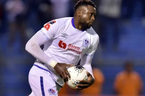Yustin Arboleda reconoce su error en el segundo gol de Alajuelense